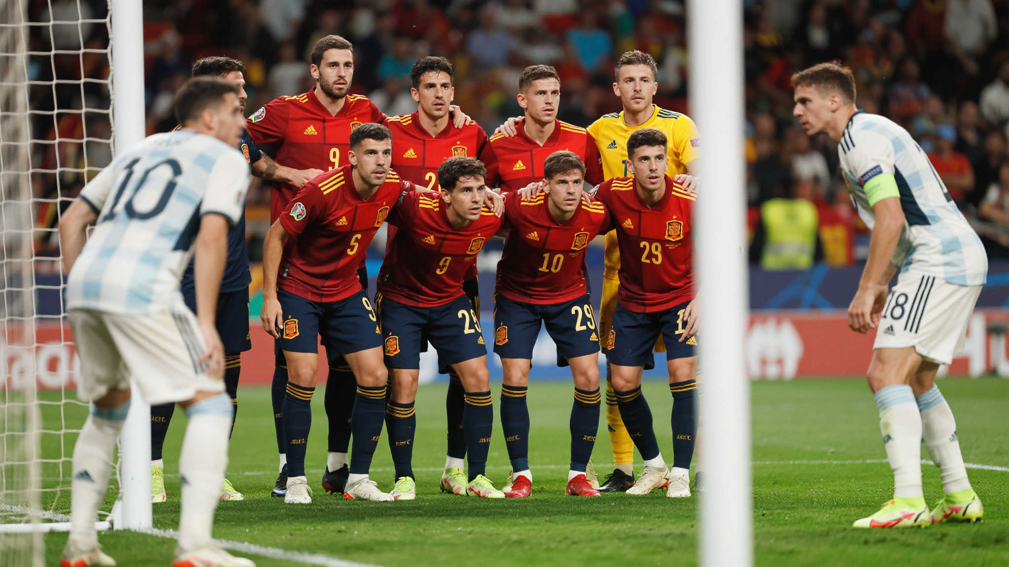 80619人见证!大巴黎4-0完胜,西蒙尼无奈服输 总而言之,通过本轮较量,以“斗牛士军团”为榜样典范